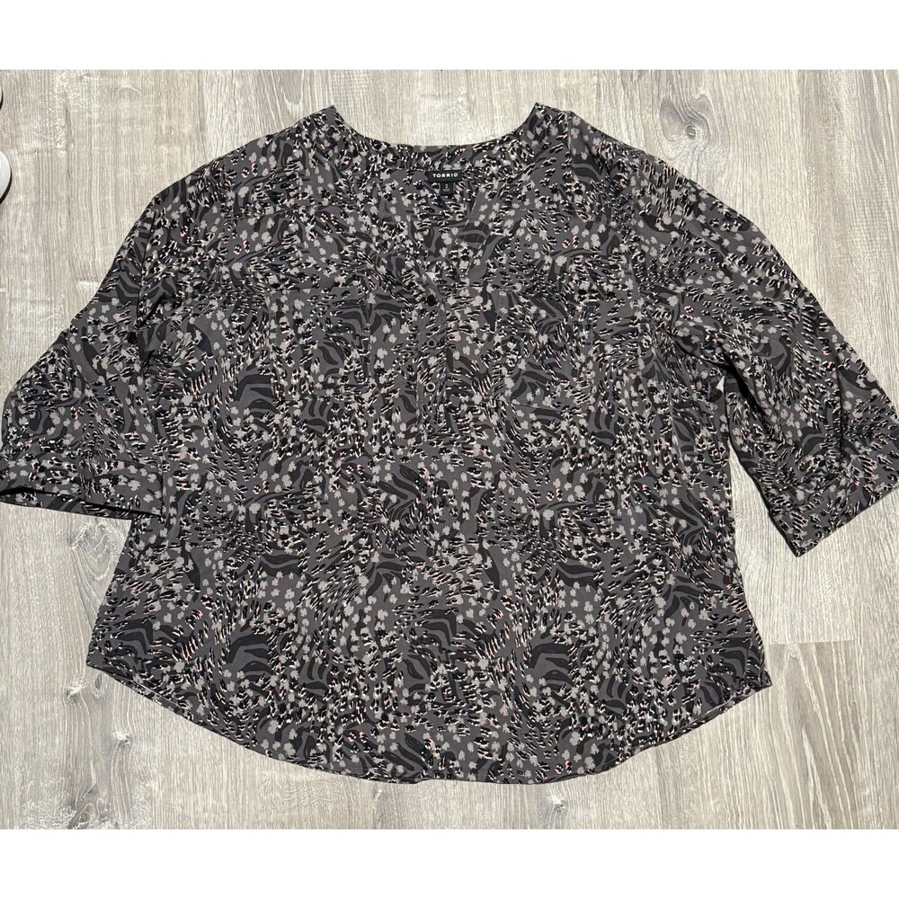 Torrid Blouse Size 2 (2X) Black Pink Gray Abstract Print V-Neck 3/4 Sleeve Top